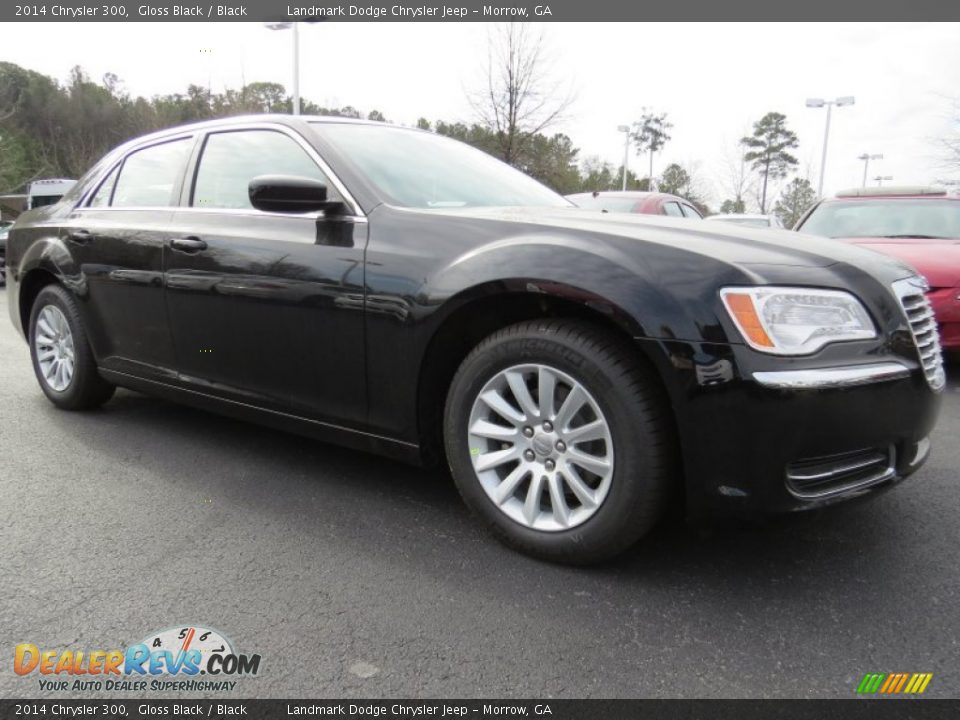 Front 3/4 View of 2014 Chrysler 300  Photo #4
