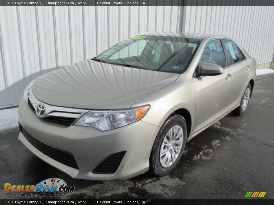 Front 3/4 View of 2013 Toyota Camry LE Photo #9
