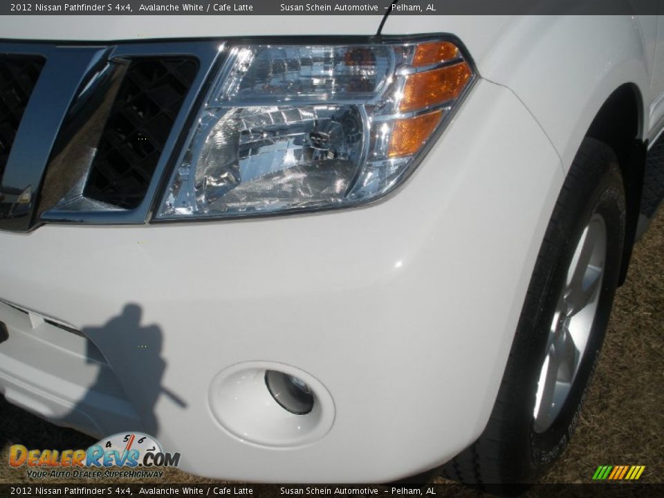 2012 Nissan Pathfinder S 4x4 Avalanche White / Cafe Latte Photo #10