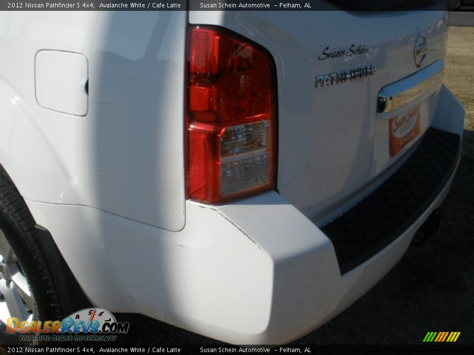 2012 Nissan Pathfinder S 4x4 Avalanche White / Cafe Latte Photo #18