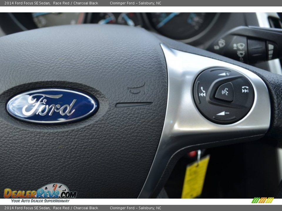 2014 Ford Focus SE Sedan Race Red / Charcoal Black Photo #17