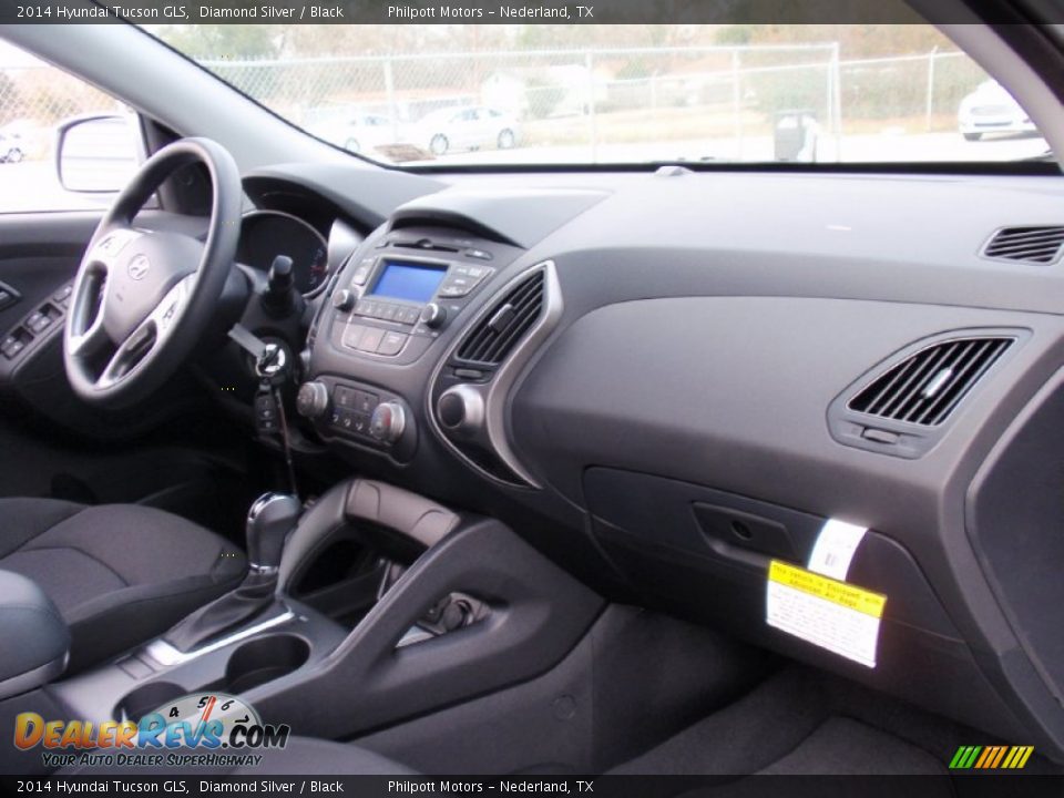Dashboard of 2014 Hyundai Tucson GLS Photo #16