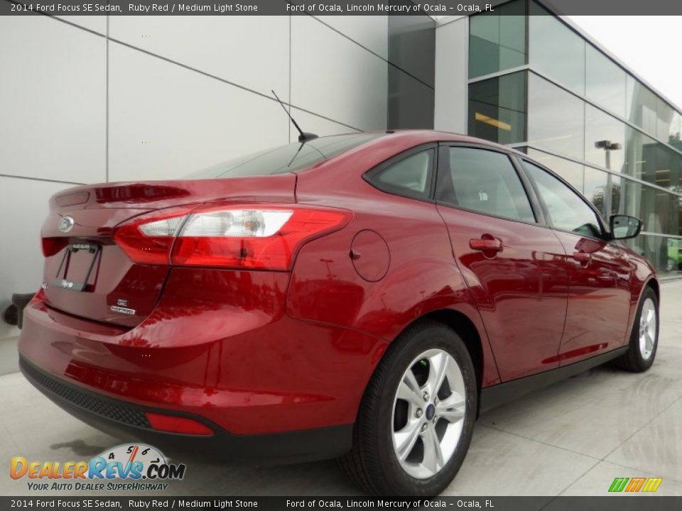 2014 Ford Focus SE Sedan Ruby Red / Medium Light Stone Photo #2