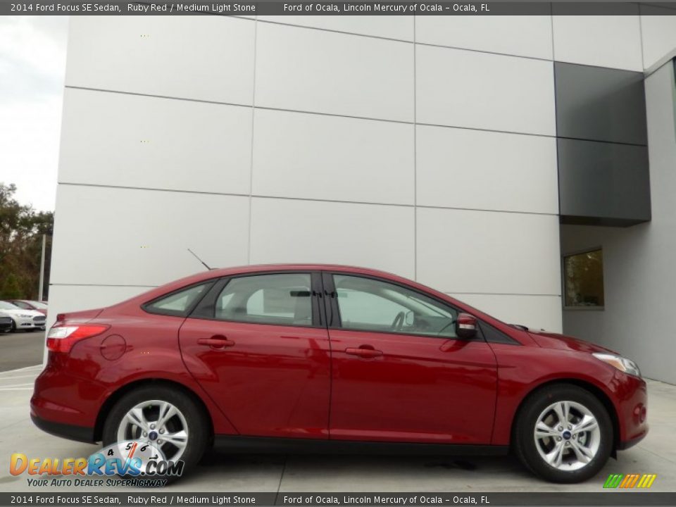 2014 Ford Focus SE Sedan Ruby Red / Medium Light Stone Photo #3