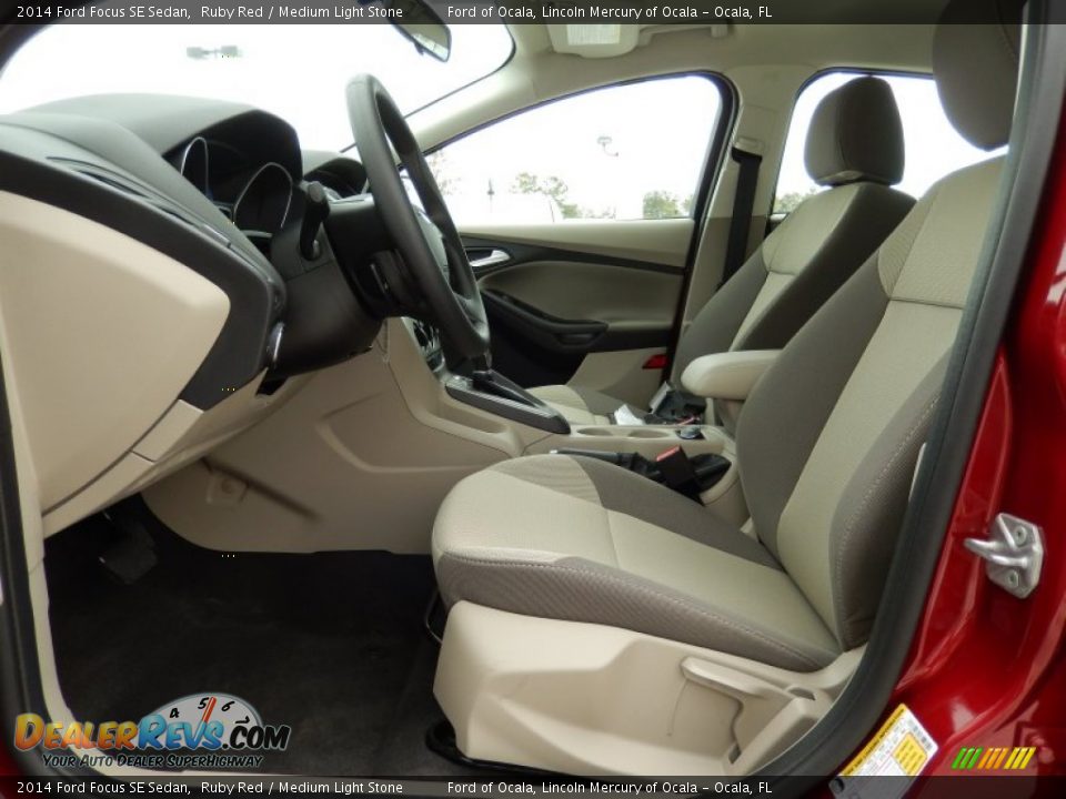 2014 Ford Focus SE Sedan Ruby Red / Medium Light Stone Photo #6