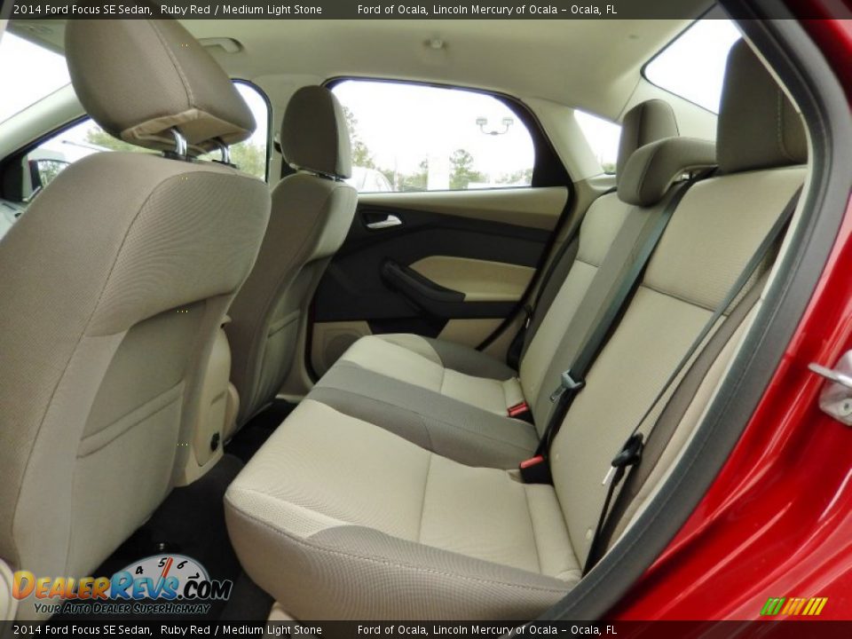 2014 Ford Focus SE Sedan Ruby Red / Medium Light Stone Photo #7