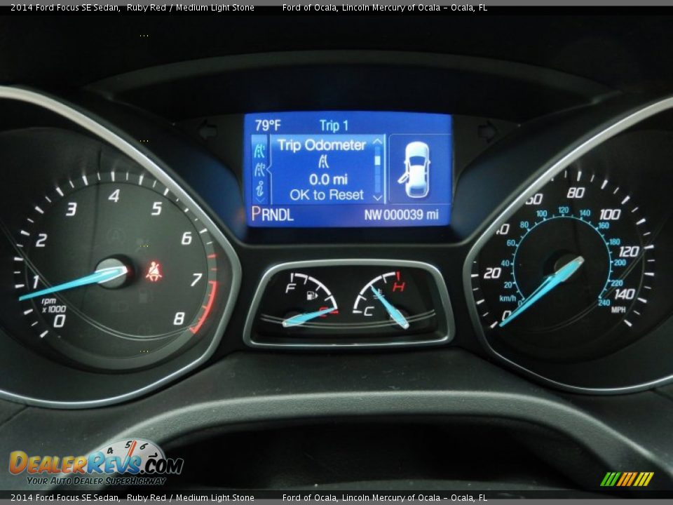 2014 Ford Focus SE Sedan Ruby Red / Medium Light Stone Photo #9