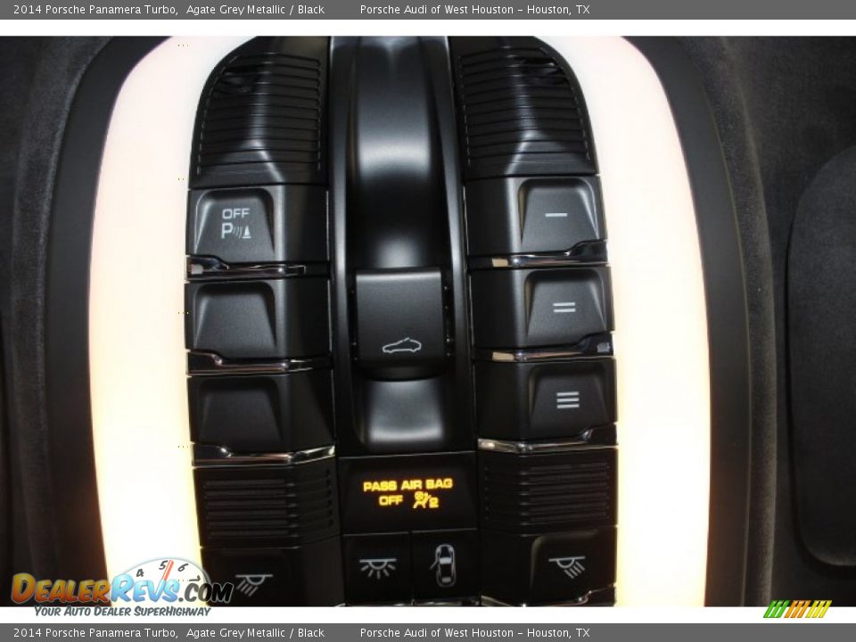 Controls of 2014 Porsche Panamera Turbo Photo #19