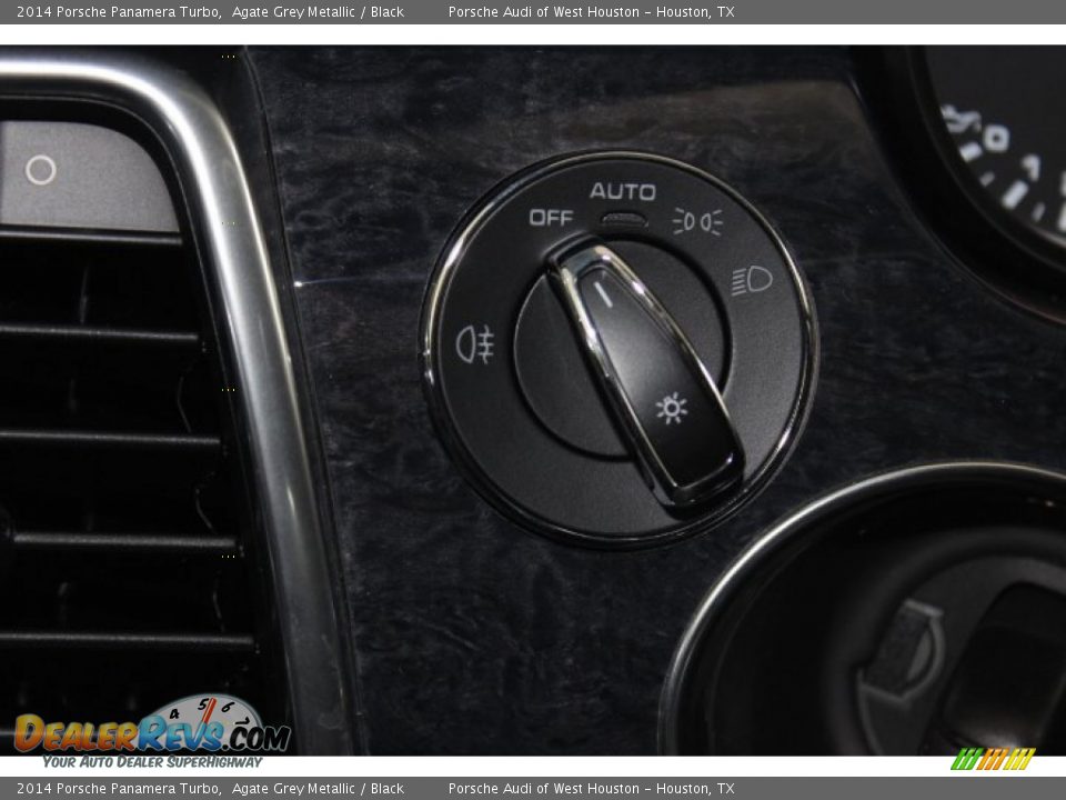 Controls of 2014 Porsche Panamera Turbo Photo #28