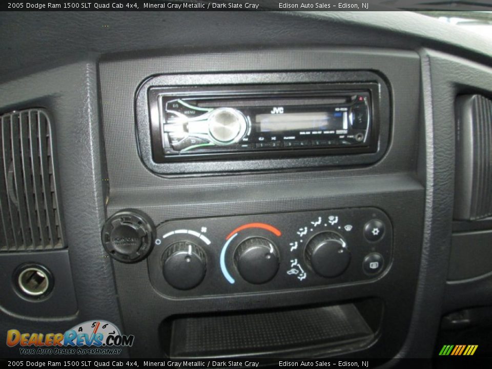 2005 Dodge Ram 1500 SLT Quad Cab 4x4 Mineral Gray Metallic / Dark Slate Gray Photo #19