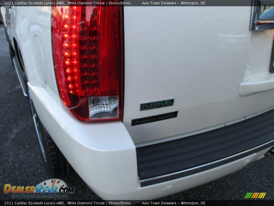 2011 Cadillac Escalade Luxury AWD White Diamond Tricoat / Ebony/Ebony Photo #34