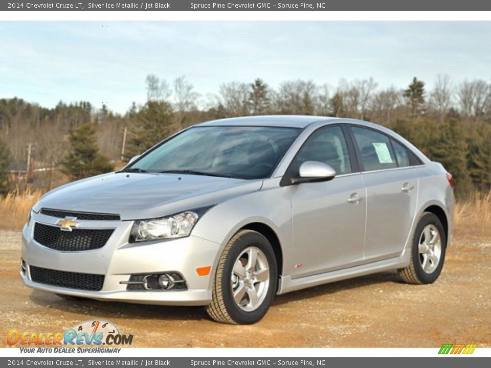 Front 3/4 View of 2014 Chevrolet Cruze LT Photo #5