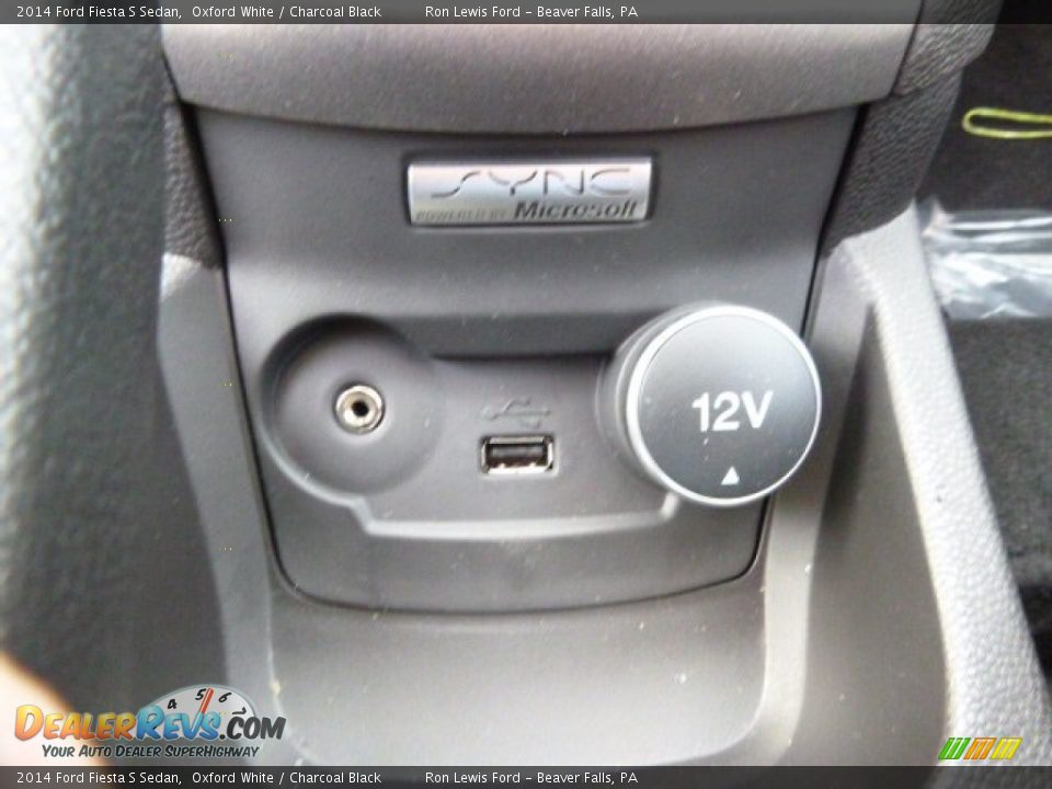 2014 Ford Fiesta S Sedan Oxford White / Charcoal Black Photo #18