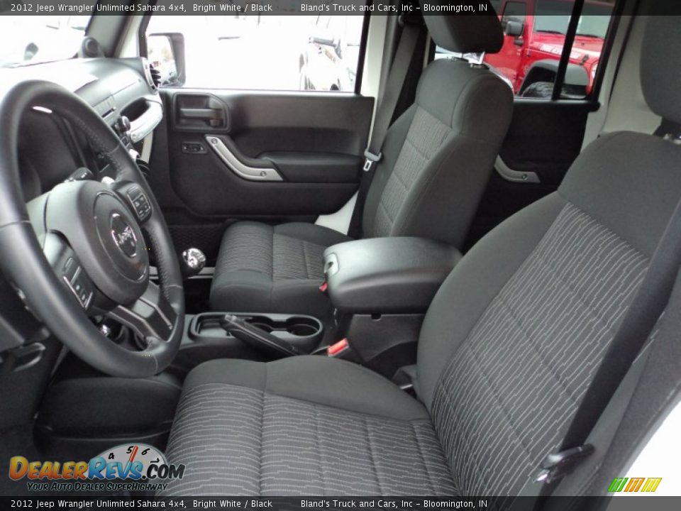 2012 Jeep Wrangler Unlimited Sahara 4x4 Bright White / Black Photo #4