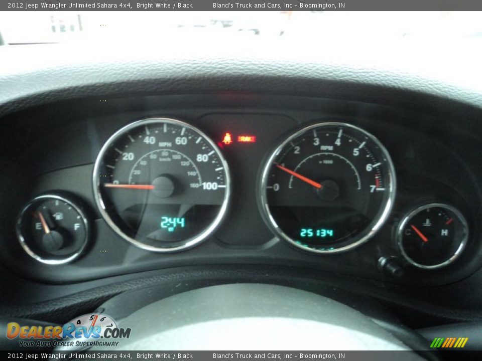 2012 Jeep Wrangler Unlimited Sahara 4x4 Bright White / Black Photo #6