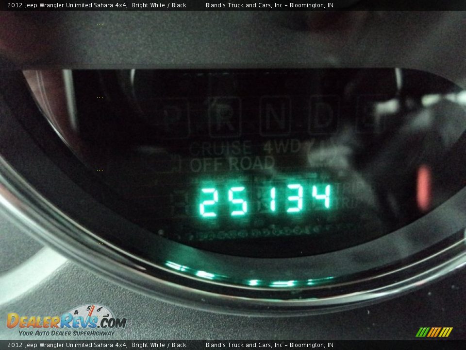 2012 Jeep Wrangler Unlimited Sahara 4x4 Bright White / Black Photo #7