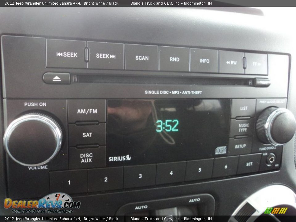 2012 Jeep Wrangler Unlimited Sahara 4x4 Bright White / Black Photo #8