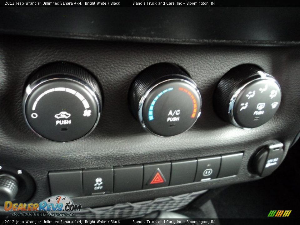 2012 Jeep Wrangler Unlimited Sahara 4x4 Bright White / Black Photo #10