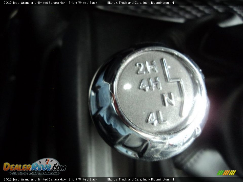 2012 Jeep Wrangler Unlimited Sahara 4x4 Bright White / Black Photo #12