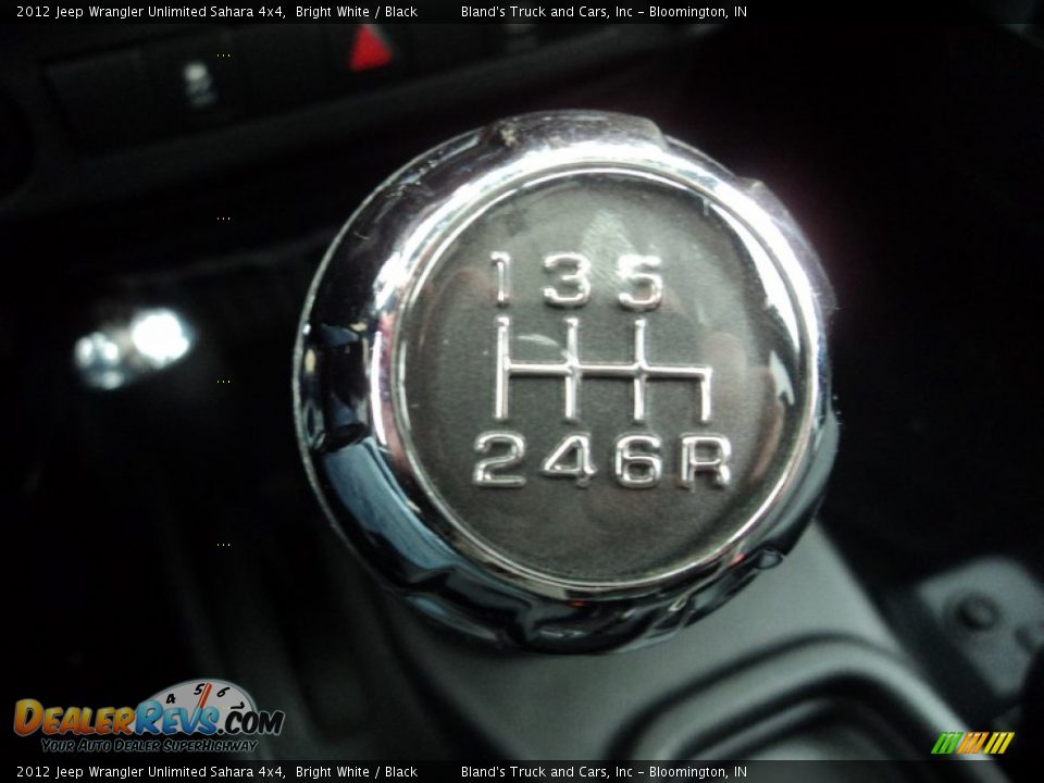 2012 Jeep Wrangler Unlimited Sahara 4x4 Bright White / Black Photo #13