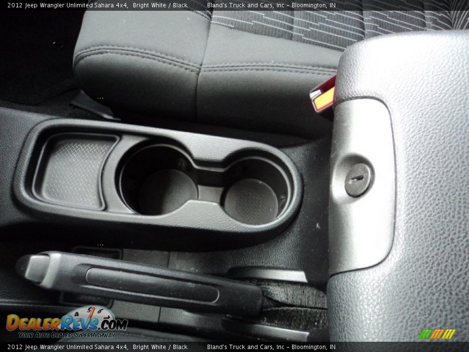2012 Jeep Wrangler Unlimited Sahara 4x4 Bright White / Black Photo #14