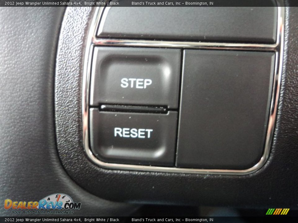 2012 Jeep Wrangler Unlimited Sahara 4x4 Bright White / Black Photo #17