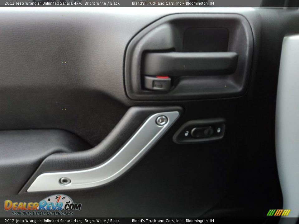 2012 Jeep Wrangler Unlimited Sahara 4x4 Bright White / Black Photo #18