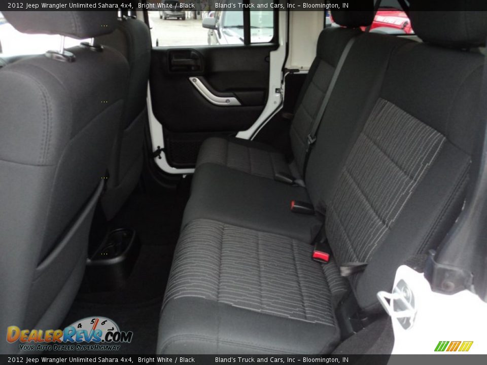 2012 Jeep Wrangler Unlimited Sahara 4x4 Bright White / Black Photo #19