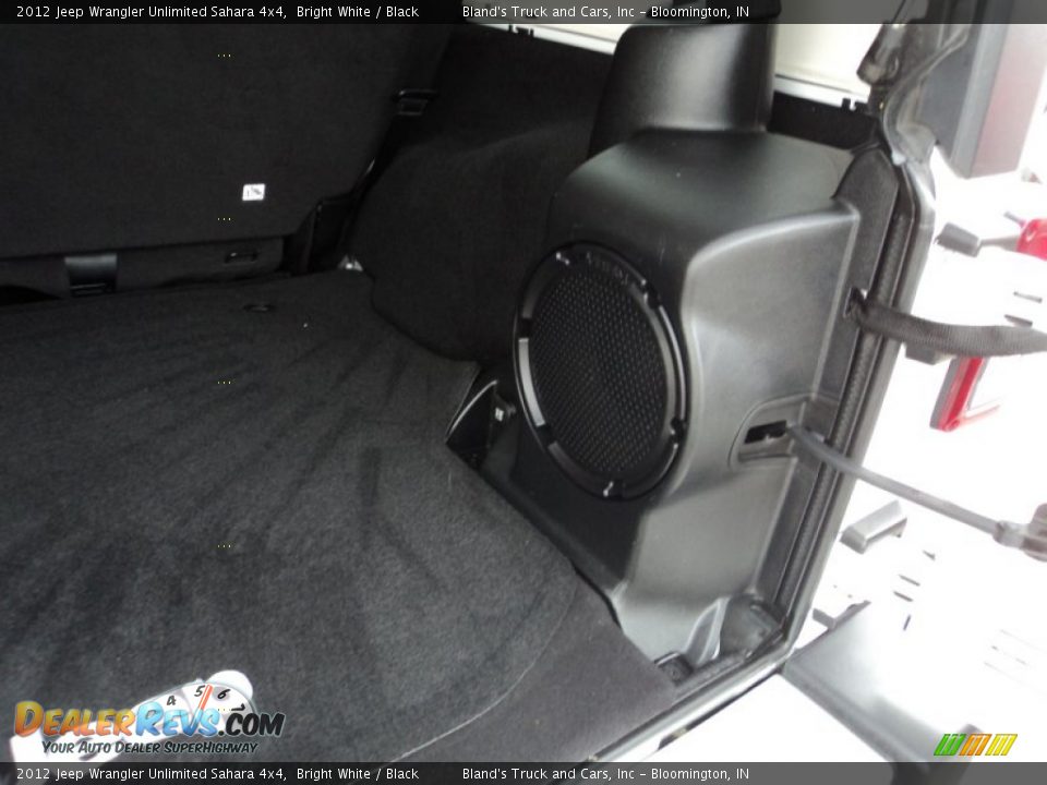 2012 Jeep Wrangler Unlimited Sahara 4x4 Bright White / Black Photo #21