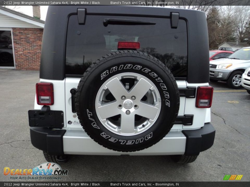 2012 Jeep Wrangler Unlimited Sahara 4x4 Bright White / Black Photo #24