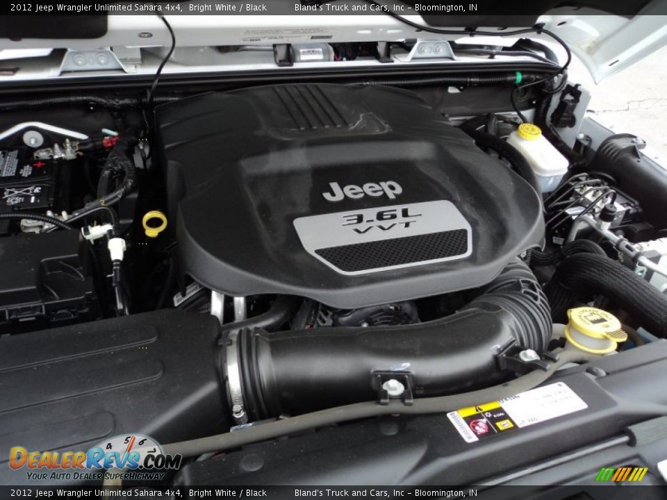 2012 Jeep Wrangler Unlimited Sahara 4x4 Bright White / Black Photo #30