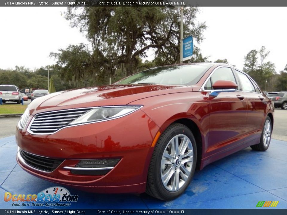 Front 3/4 View of 2014 Lincoln MKZ Hybrid Photo #1