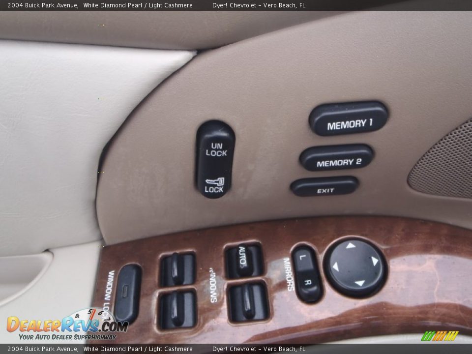 Controls of 2004 Buick Park Avenue  Photo #11