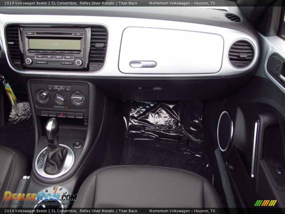 2014 Volkswagen Beetle 2.5L Convertible Reflex Silver Metallic / Titan Black Photo #15
