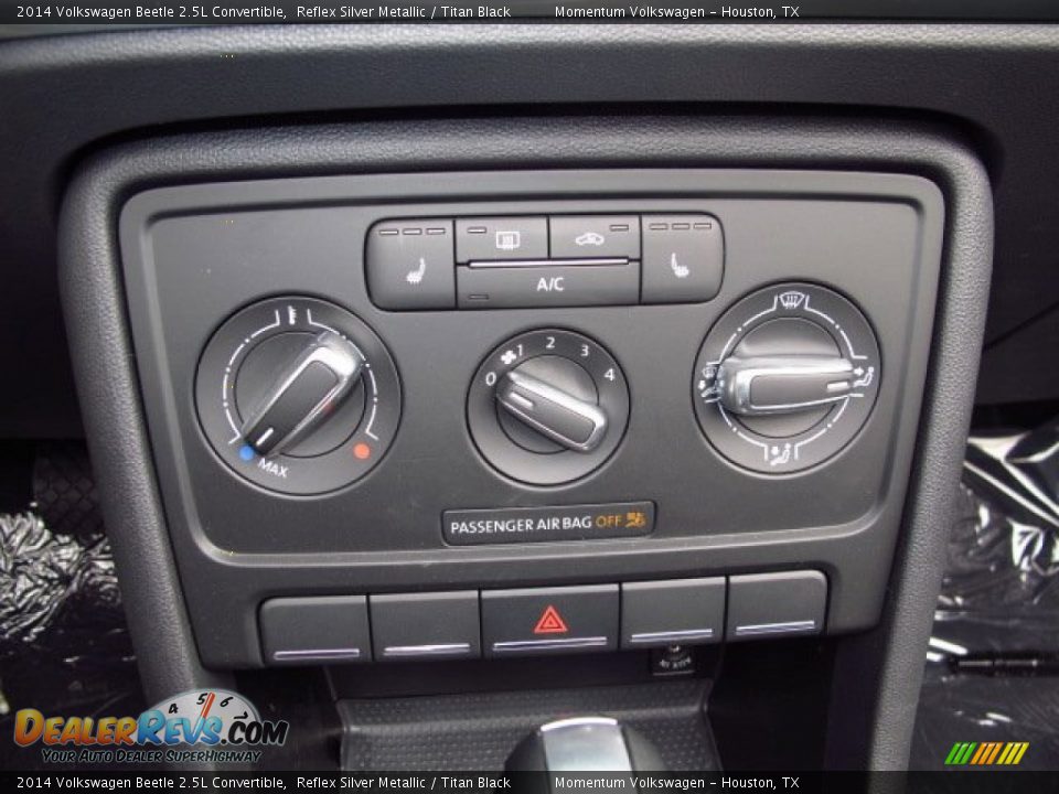 2014 Volkswagen Beetle 2.5L Convertible Reflex Silver Metallic / Titan Black Photo #19