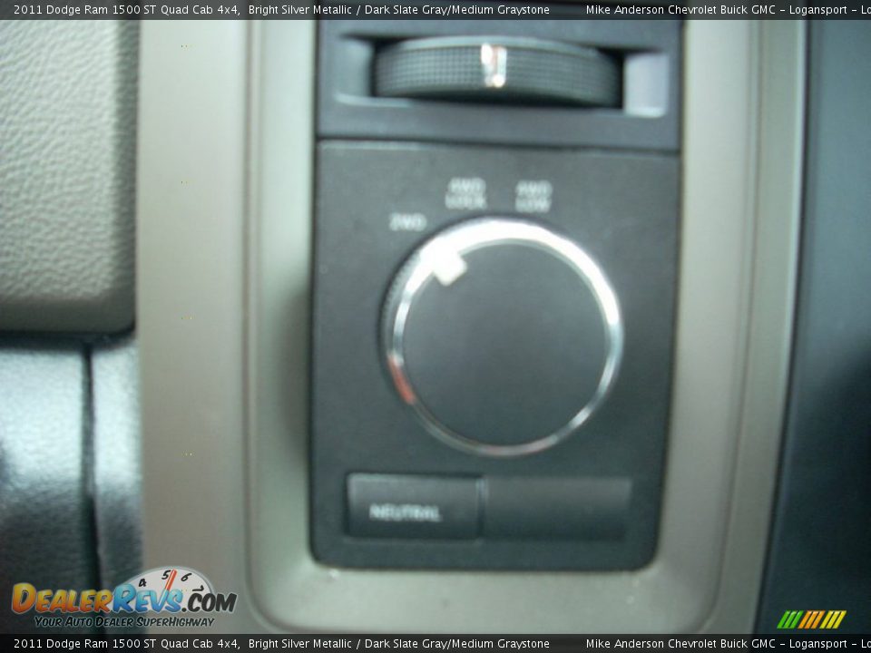 2011 Dodge Ram 1500 ST Quad Cab 4x4 Bright Silver Metallic / Dark Slate Gray/Medium Graystone Photo #15