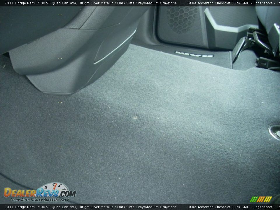 2011 Dodge Ram 1500 ST Quad Cab 4x4 Bright Silver Metallic / Dark Slate Gray/Medium Graystone Photo #17