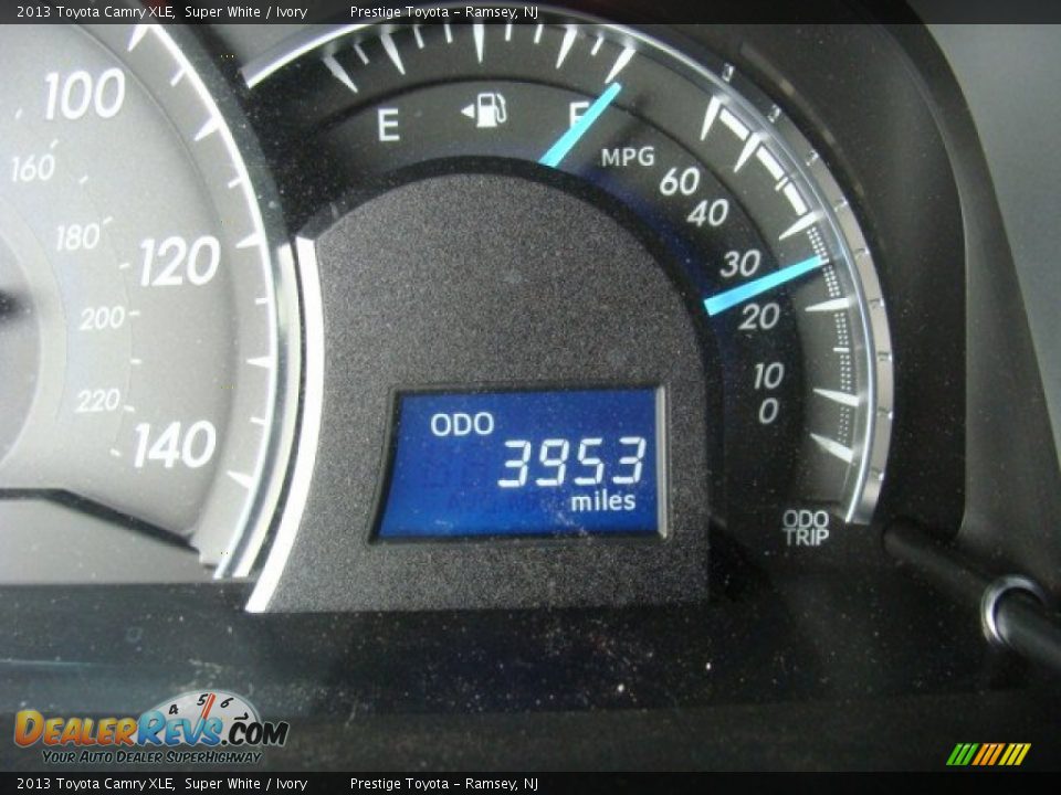 2013 Toyota Camry XLE Super White / Ivory Photo #10