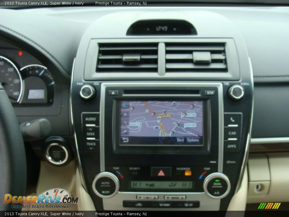 2013 Toyota Camry XLE Super White / Ivory Photo #11