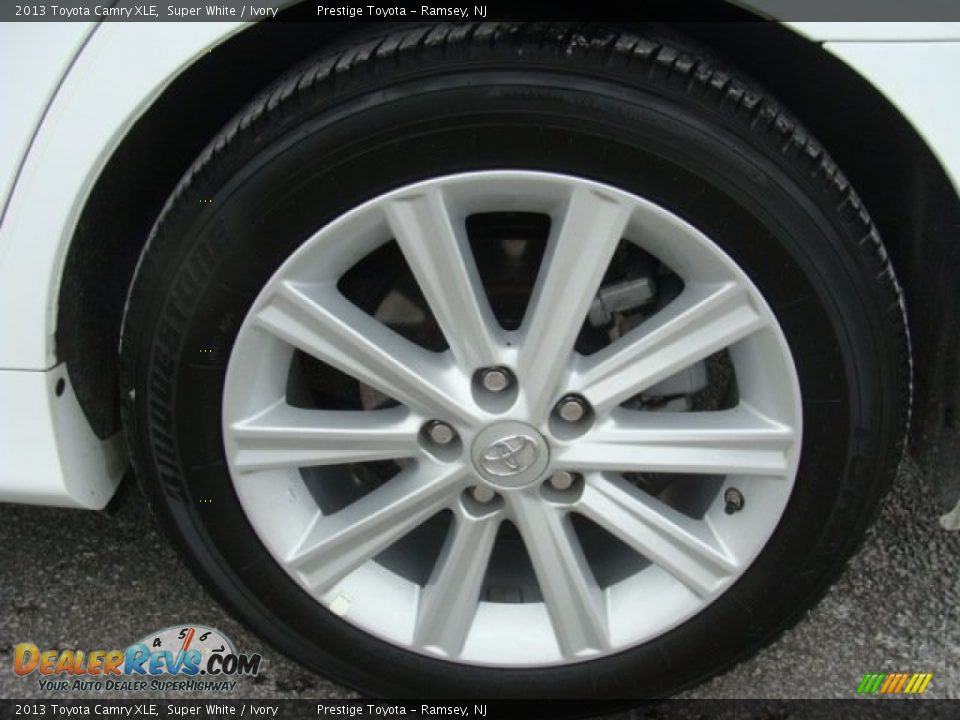 2013 Toyota Camry XLE Super White / Ivory Photo #14