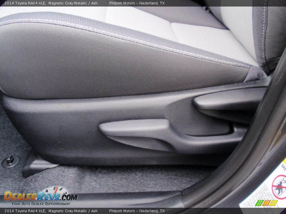 2014 Toyota RAV4 XLE Magnetic Gray Metallic / Ash Photo #28