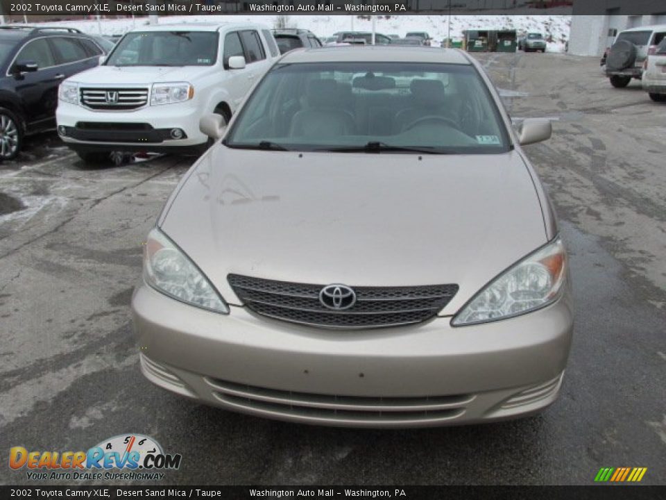 2002 Toyota Camry XLE Desert Sand Mica / Taupe Photo #4
