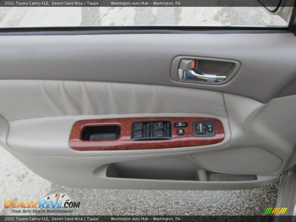 2002 Toyota Camry XLE Desert Sand Mica / Taupe Photo #9