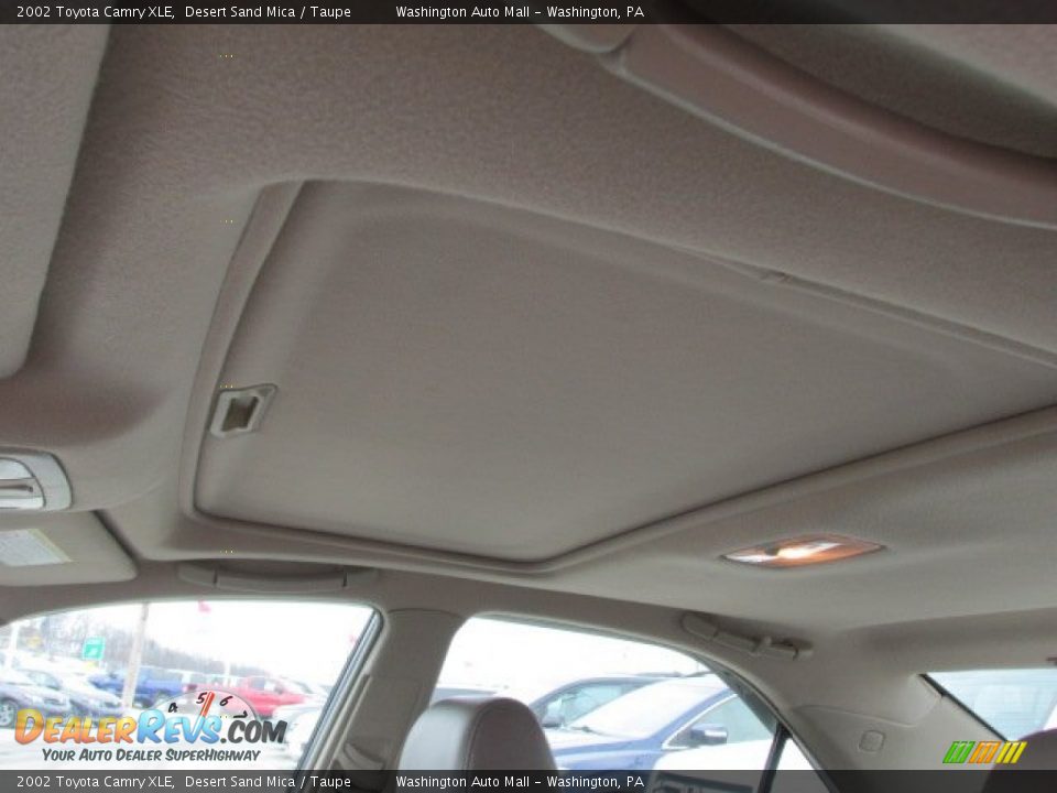 2002 Toyota Camry XLE Desert Sand Mica / Taupe Photo #13