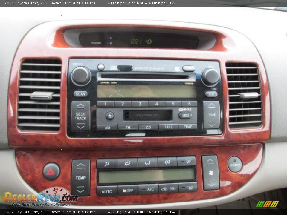 2002 Toyota Camry XLE Desert Sand Mica / Taupe Photo #15