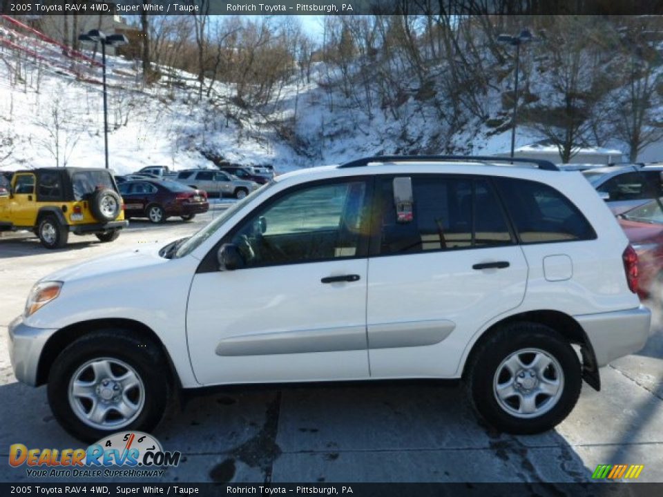 2005 Toyota RAV4 4WD Super White / Taupe Photo #2