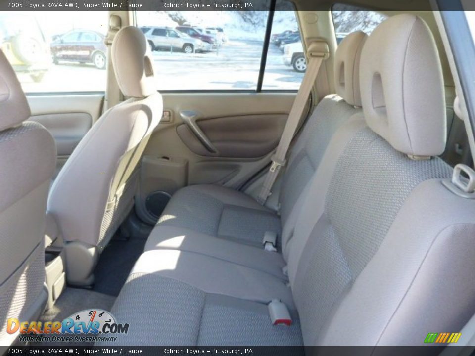 2005 Toyota RAV4 4WD Super White / Taupe Photo #5