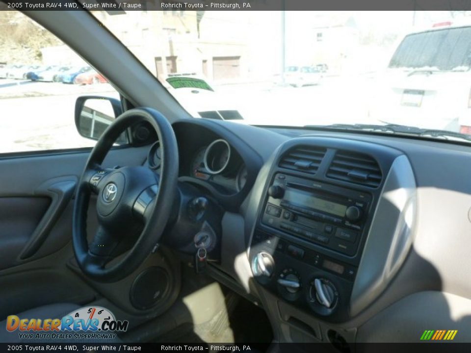 2005 Toyota RAV4 4WD Super White / Taupe Photo #7