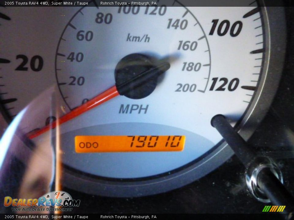 2005 Toyota RAV4 4WD Super White / Taupe Photo #9