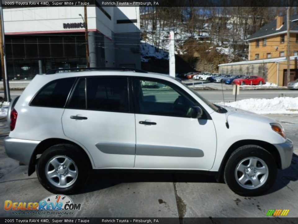2005 Toyota RAV4 4WD Super White / Taupe Photo #10